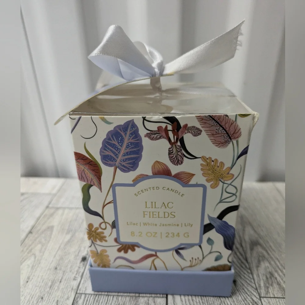 Lilac Fields Scented Candle - White and Cream